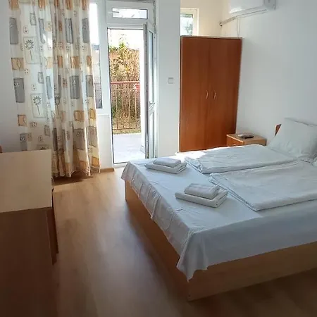 Casa de hóspedes милев 3*